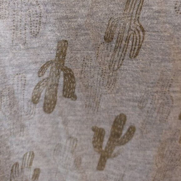 Gray V-Neck T-Shirt with Cactus Print Size 1X - Picture 2 of 2